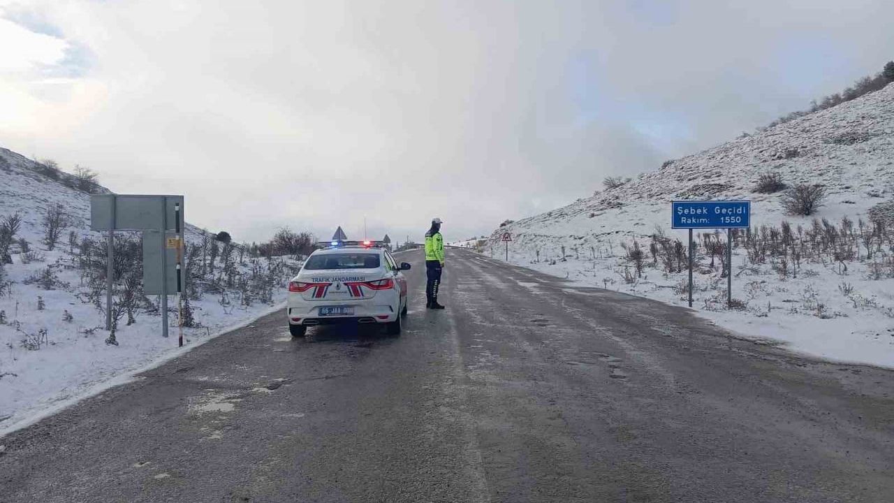 Yozgat'ta kar yağışı sonrası İl Özel İdare ekipleri seferber oldu