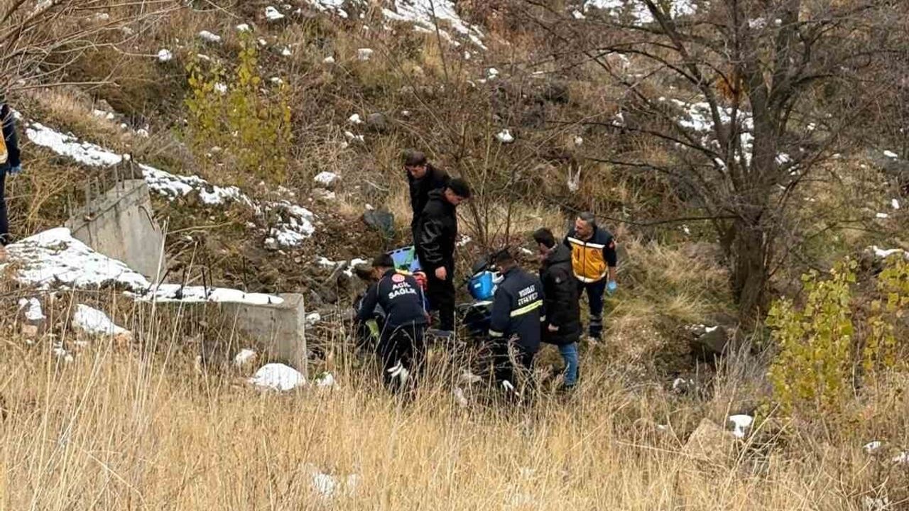 Yozgat’ta motosiklet sürücüsü şarampole yuvarlandı, hastaneye kaldırıldı