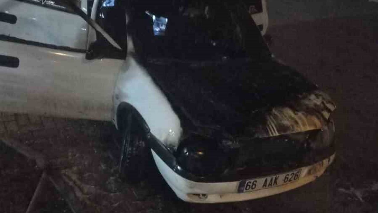 Yozgat'ta Park Halindeki Opel Motorundan Alev Aldı, Kullanılamaz Hale Geldi