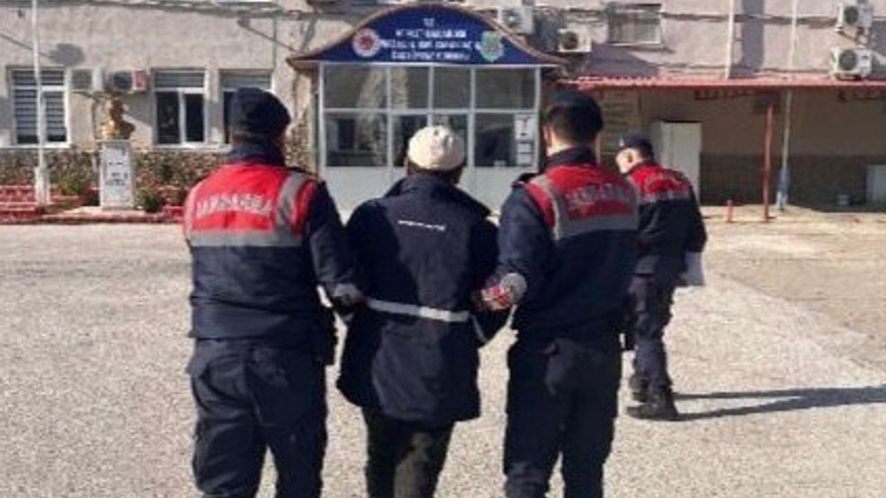 Yüklükte saklanan şüpheli jandarmaya yakalandı