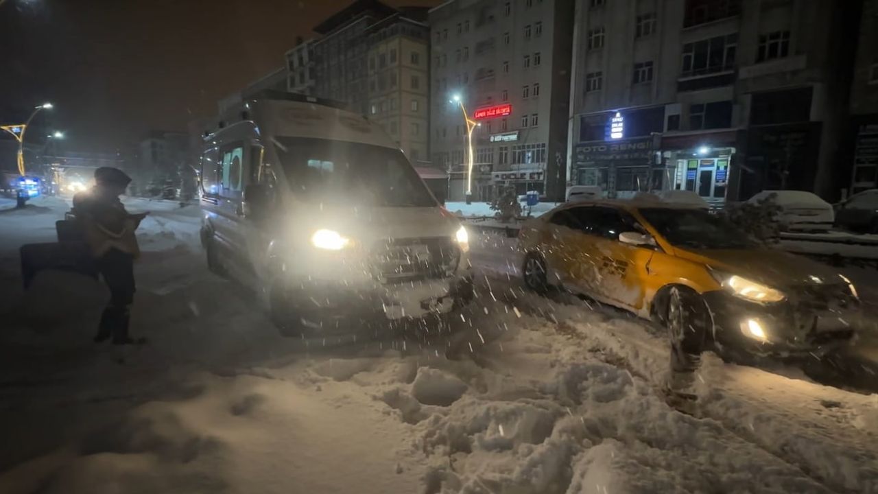 Yüksekova'da taksi şoförünün dikkati hayat kurtardı