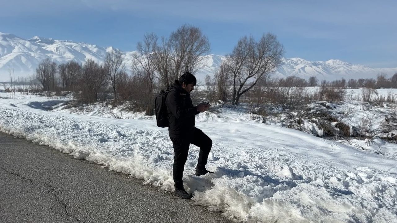 Yüksekova'nın kar altındaki menderesleri Cilo Dağı ile büyülüyor