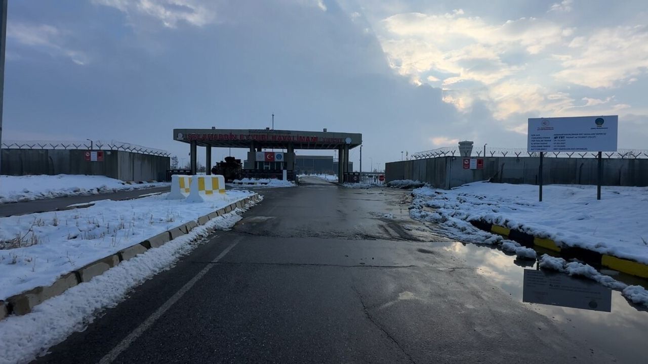 Yüksekova Selahaddin Eyyubi Havalimanı tadilatla güçleniyor