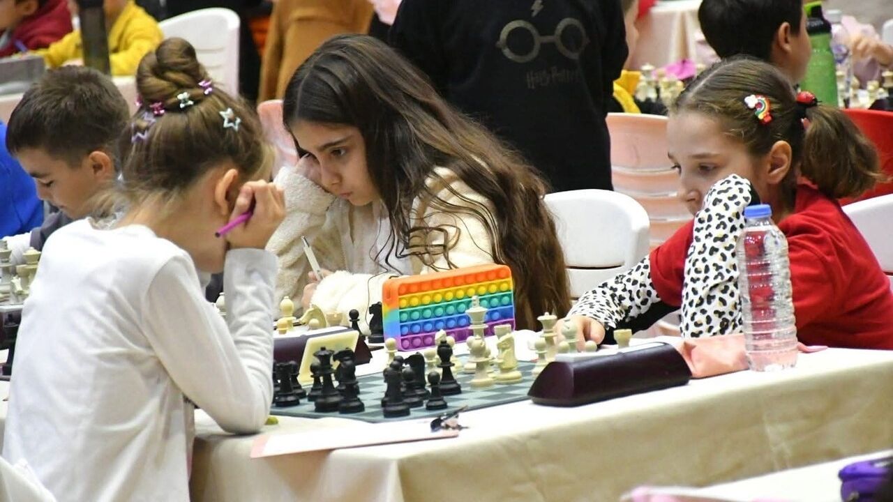 Yunusemre'de 2013-2019 Doğumlular İçin Satranç Kursu Başlıyor