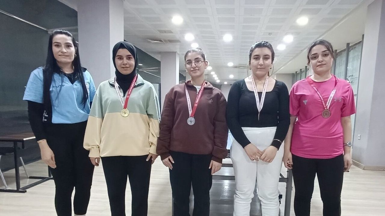 Yurtlig Masa Tenisi İl Birinciliği Yarışması Hakkari'de Sona Erdi