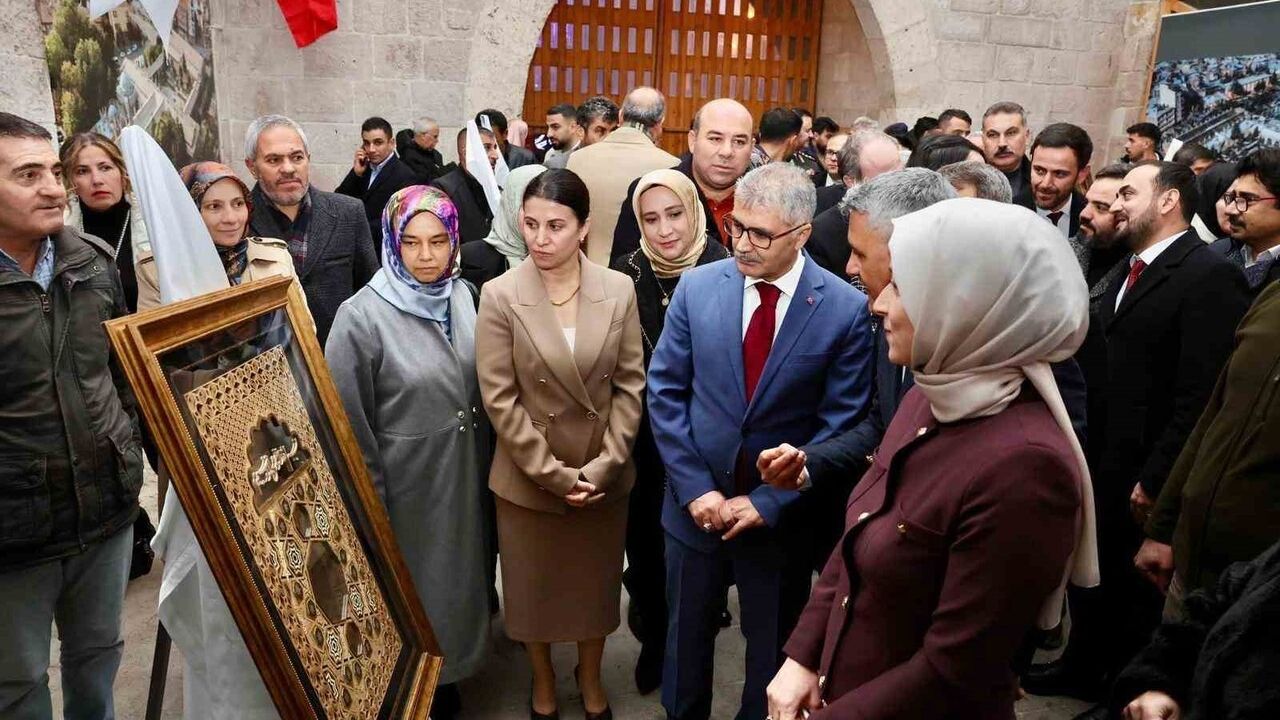Zamanın ve Zarafetin İzinde: Niğde sergisi açıldı