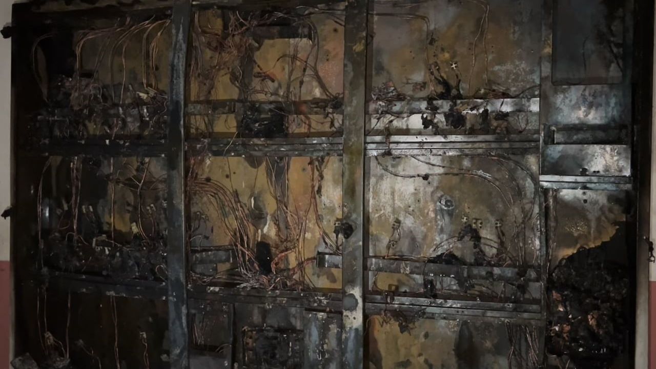 Zeytinburnu’da elektrik panosu yangını: 9 kişi dumandan etkilendi