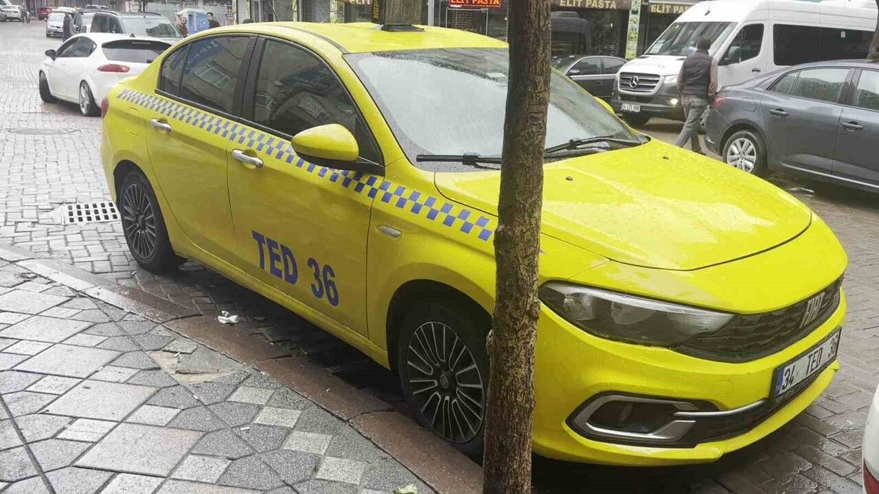 Zeytinburnu'da taksici evinin önünde bıçaklanarak öldürüldü