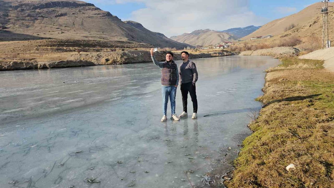 Zilan Çayı'nın Büyük Bölümü Dondu