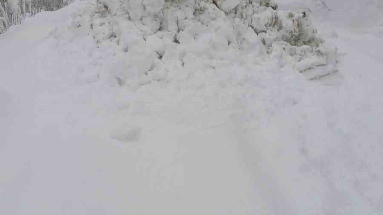 Zonguldak’ta 53 Köy Yolu Kar Nedeniyle Kapandı, Açma Çalışmaları Devam Ediyor