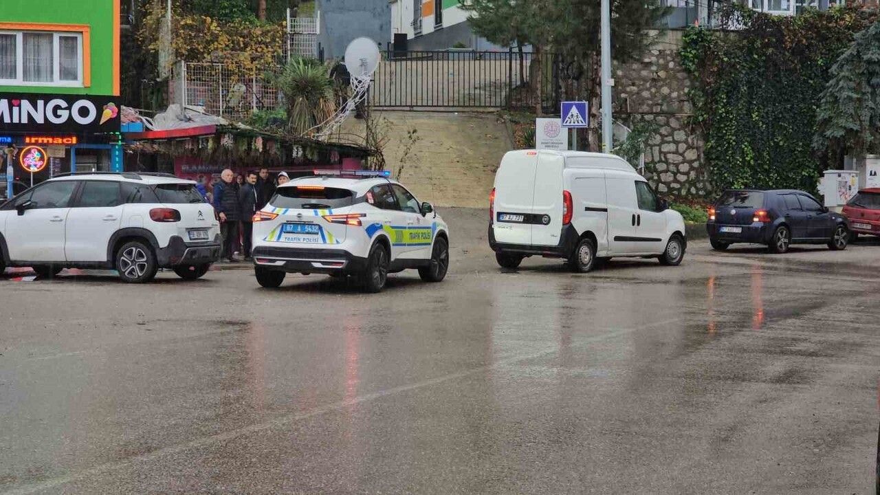 Zonguldak’ta anaokulu önünde kayan kamyonetin altında kalan 4 yaşındaki çocuk hayatını kaybetti