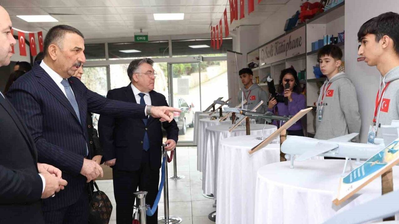 Zonguldak’ta öğrencilere yerli ve milli teknoloji maketleri tanıtıldı