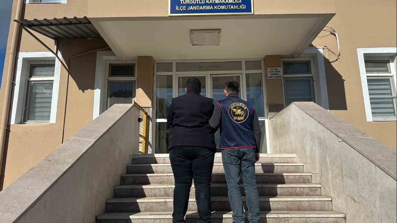 43 yıl 8 ay kesinleşmiş cezası olan H.A. Turgutlu'da yakalandı
