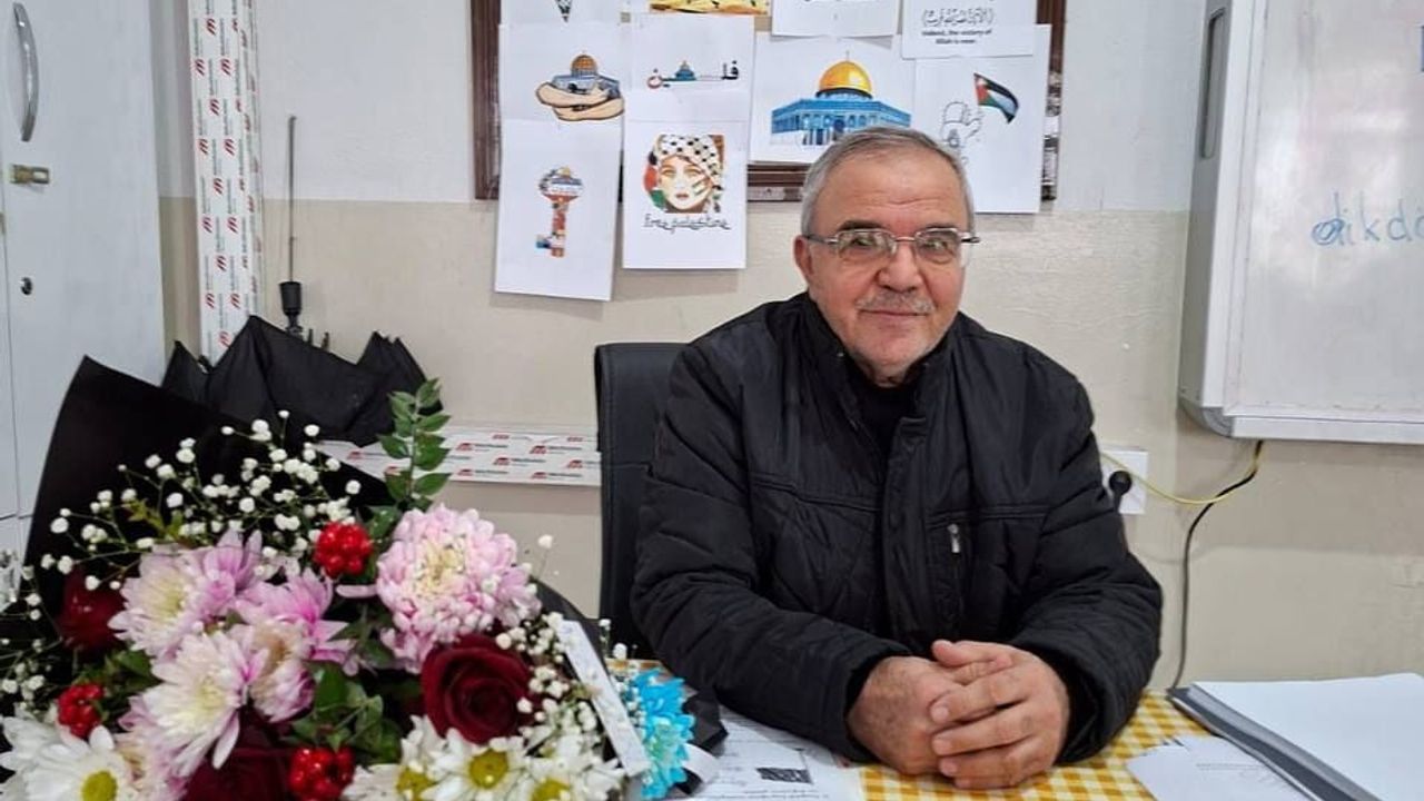 43 yıllık öğretmen Fikri Akkılıç, öğrencilerinin alkışlarıyla emekliye uğurlandı