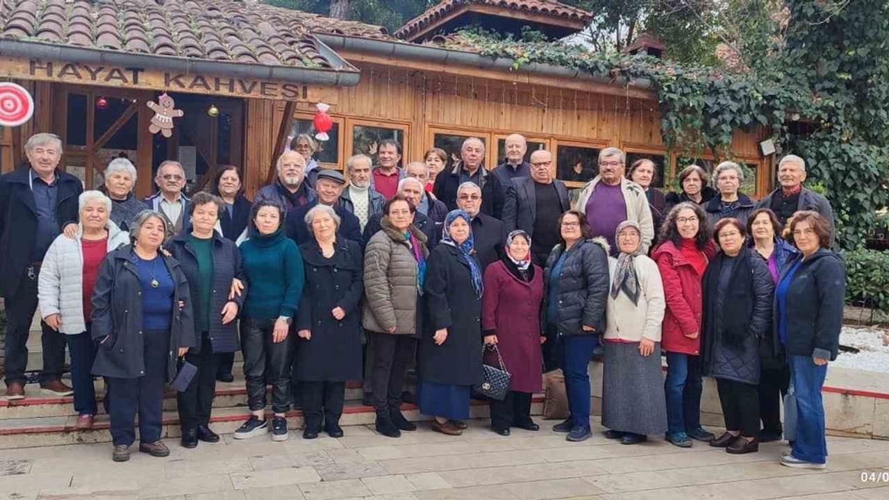 45 Yıl Sonra Aynı Sıranın Mezunları Öğretmenleriyle Kahvaltıda Buluştu