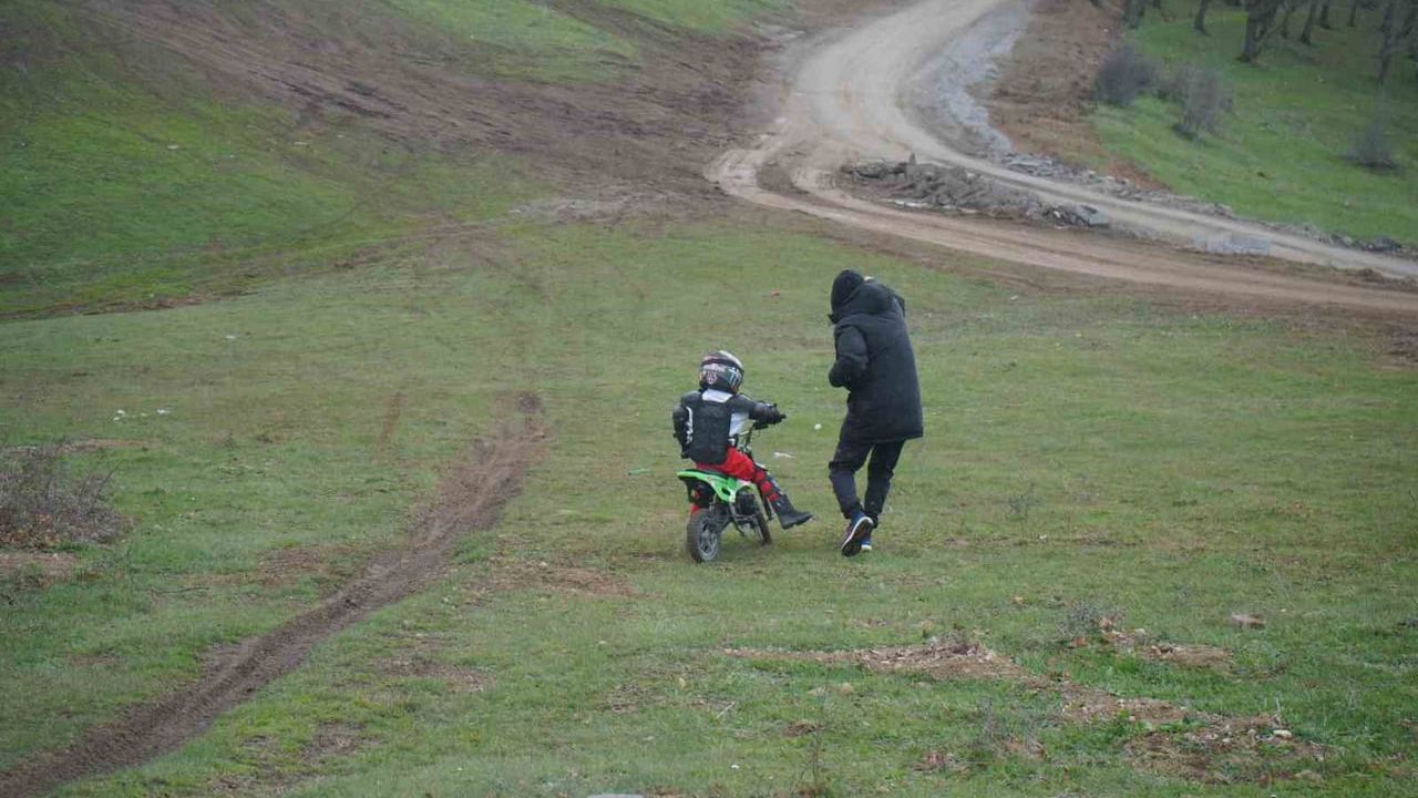 5 yaşındaki Ertuğrul’ün motosiklet tutkusu Kur’an sözüyle başladı