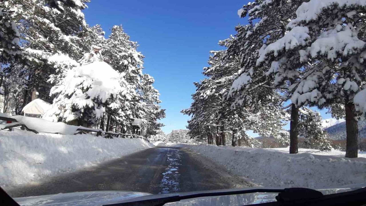 Abant Gölü beyaza büründü: Kar örtüsü 1 metreye ulaştı