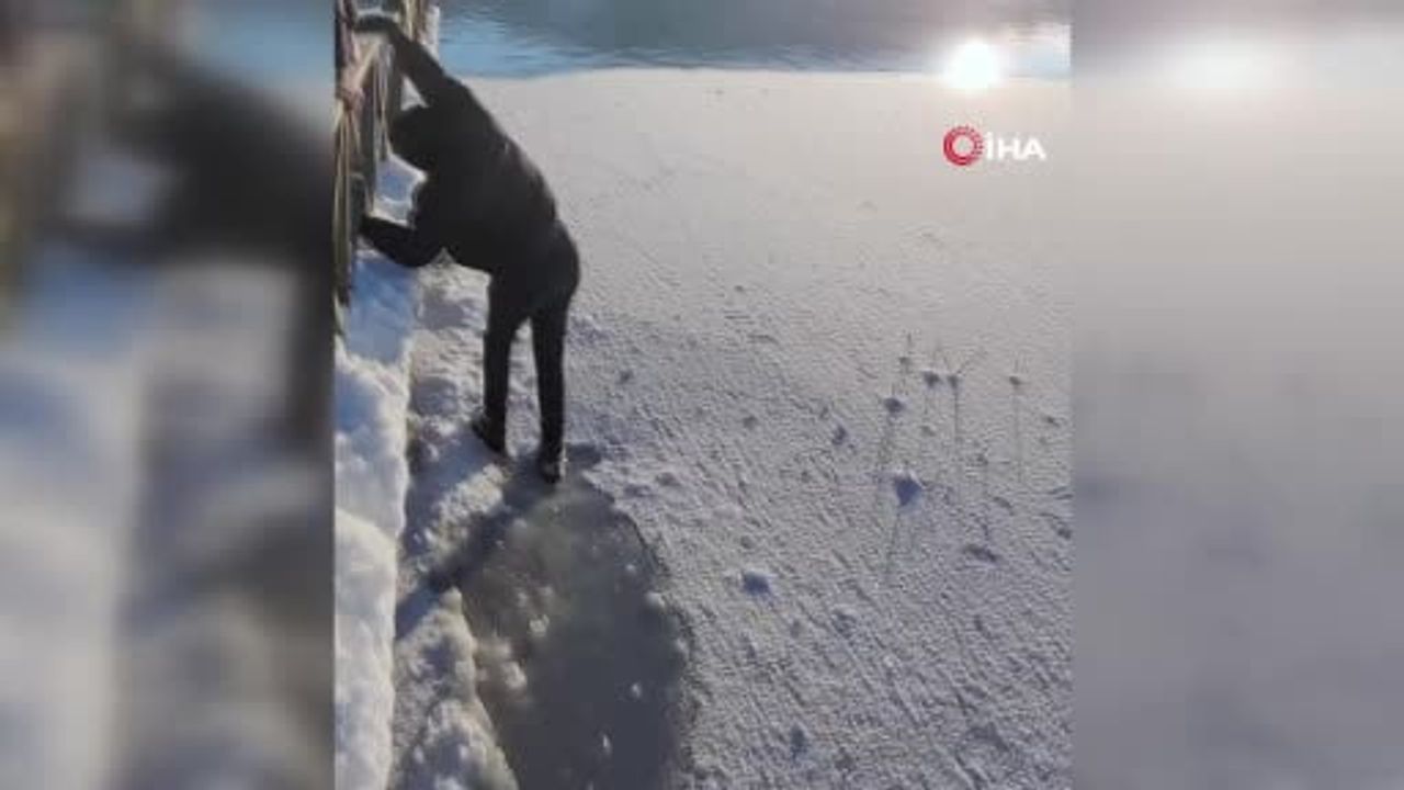 Abant'ta donmuş gölde buz çatladı, genç çitlere tutunarak suya düşmekten kurtuldu