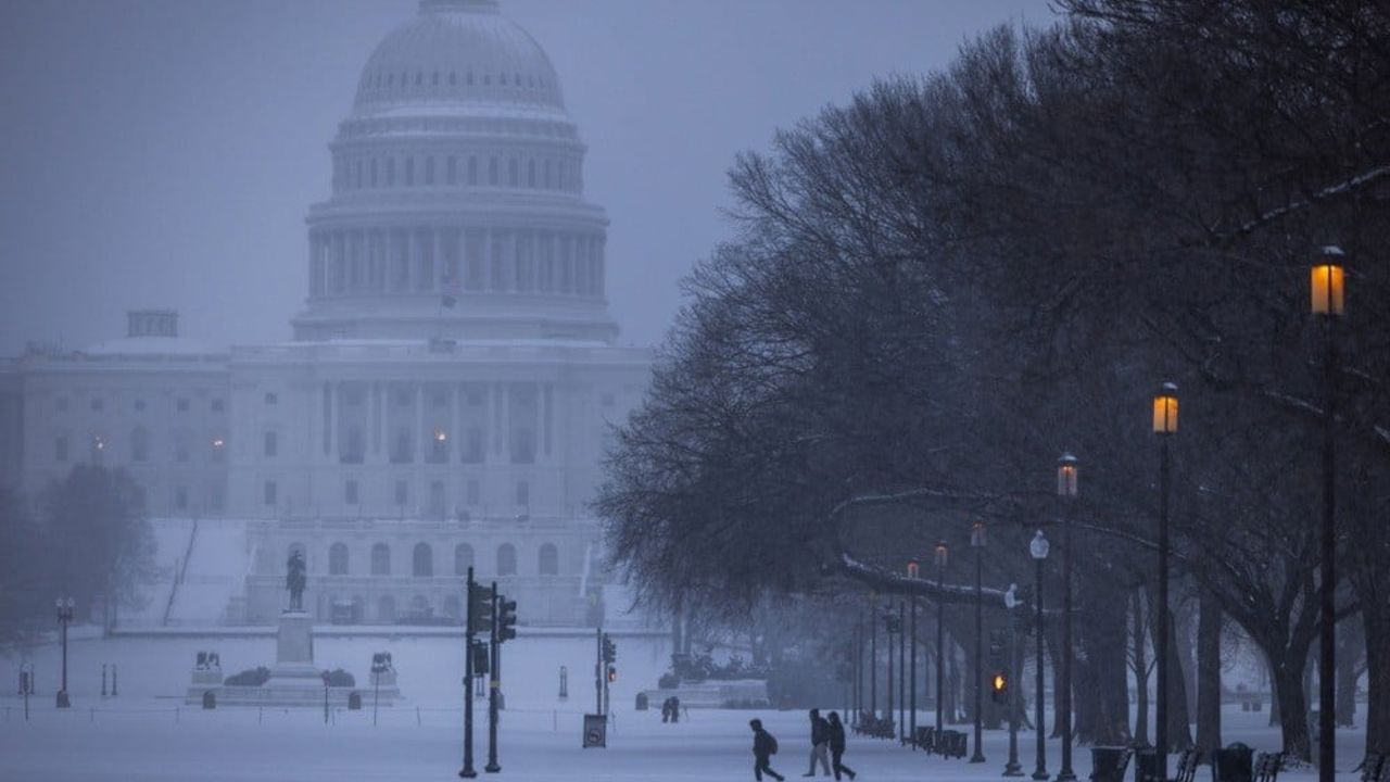 ABD’de kar fırtınası 800 binden fazla kişiyi elektriksiz bıraktı