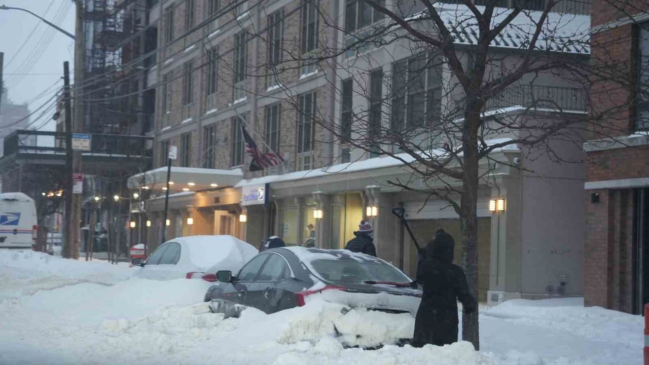 ABD'de kar fırtınası: En az 13 bin uçuş iptal, 953 bin kişi elektriksiz