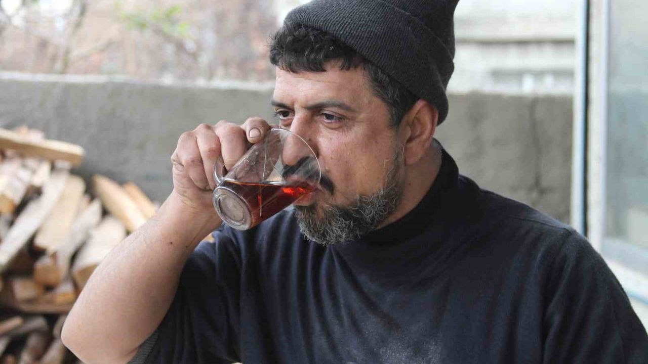 Adana'da fırın ustası benzinle ateş yakmak isterken alevler kıyafetine sıçradı