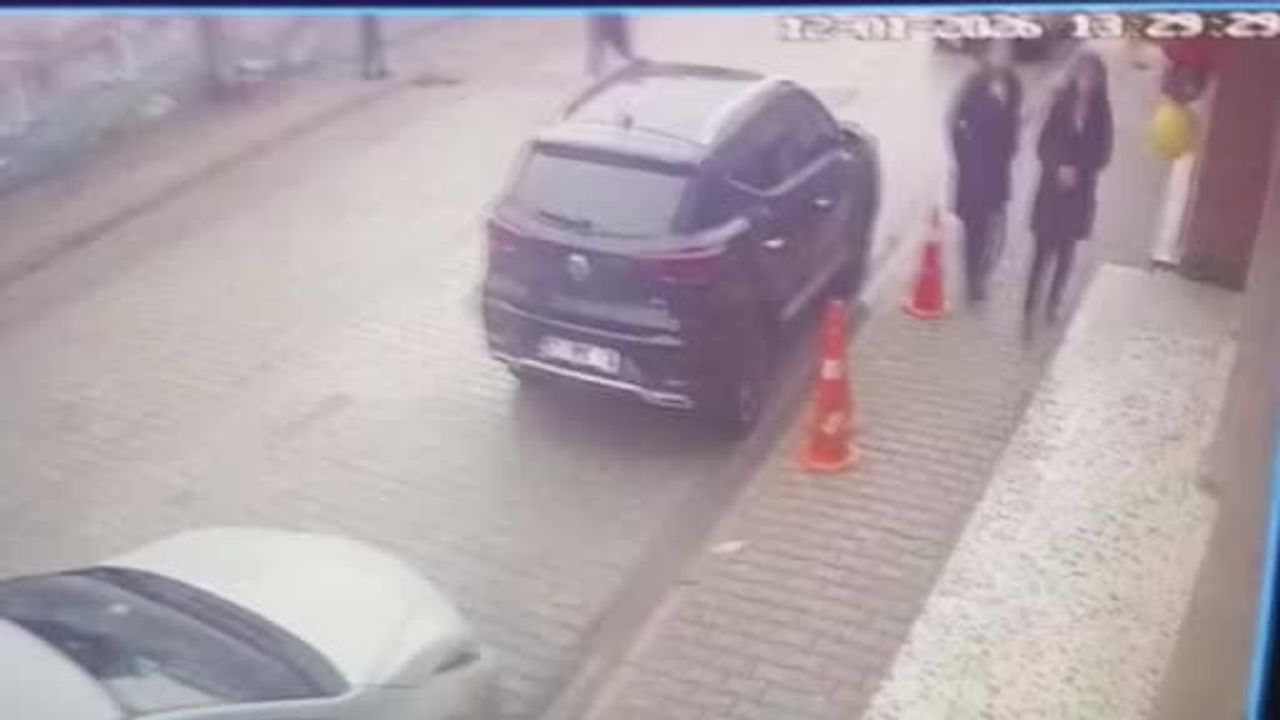 Adana'da ilkokul önünde öğretmene silahlı saldırı: Şüphelinin 20 suç kaydı olduğu belirtildi