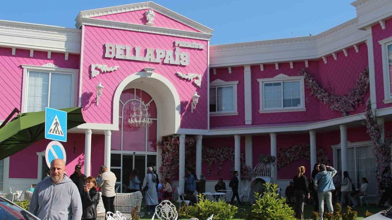 Adana'da mağduriyet iddiaları sonrası Güney Afrika'da güzellik merkezi açıldı