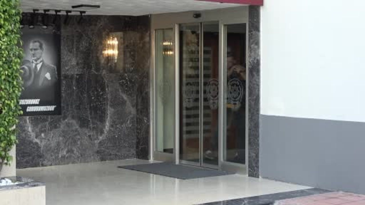 Adana'da öğretmene silahlı saldırı: 20 suç kaydı olan veli yakalandı