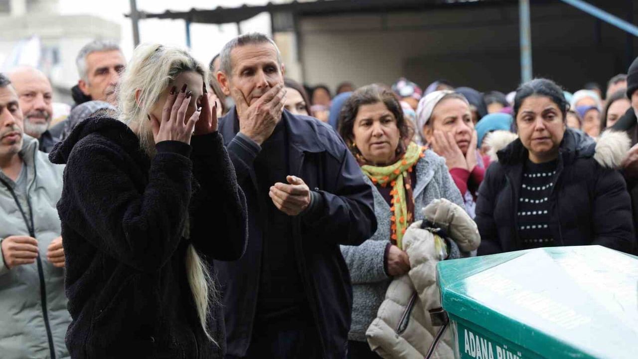 Adana’da öldürülen Ada ve Mert Altunbaş yan yana toprağa verildi