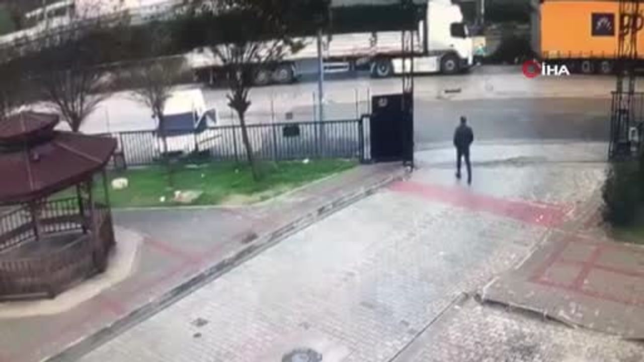 Adana'da silahlı saldırı: 16 yaşındaki çocuk yaşamını yitirdi, baba ağır yaralı