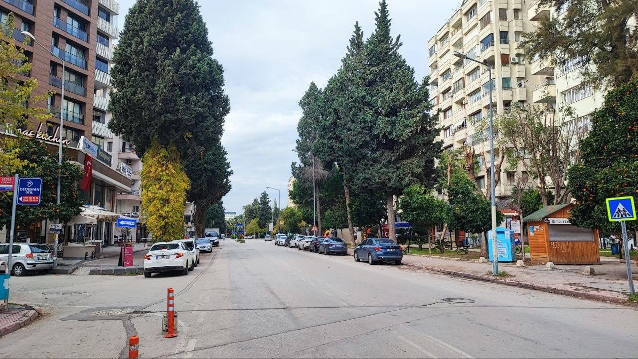 Adana'da soğuk hava sokakları boşalttı