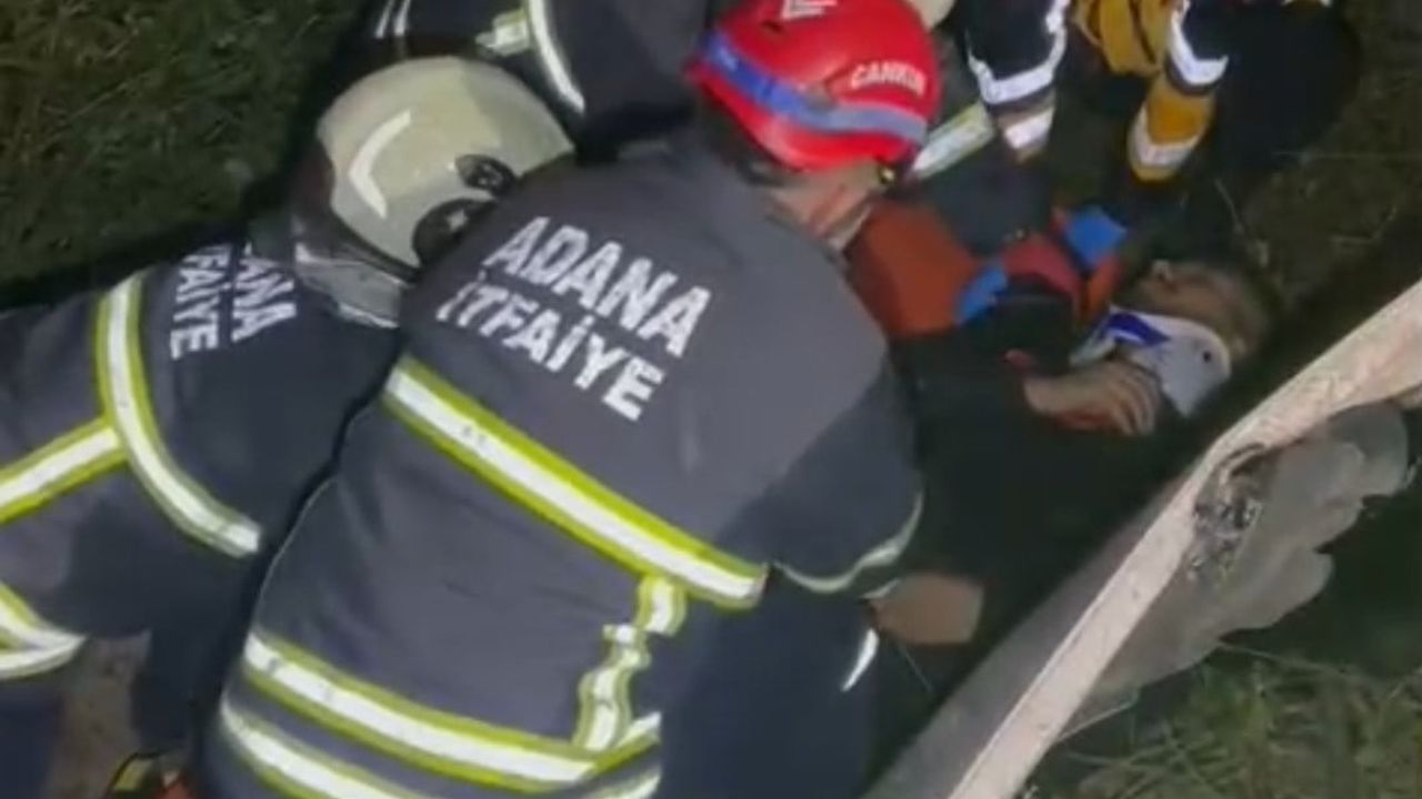 Adana'da TAG otoyolunda şarampole yuvarlanan otomobilde 2 kişi ağır yaralandı