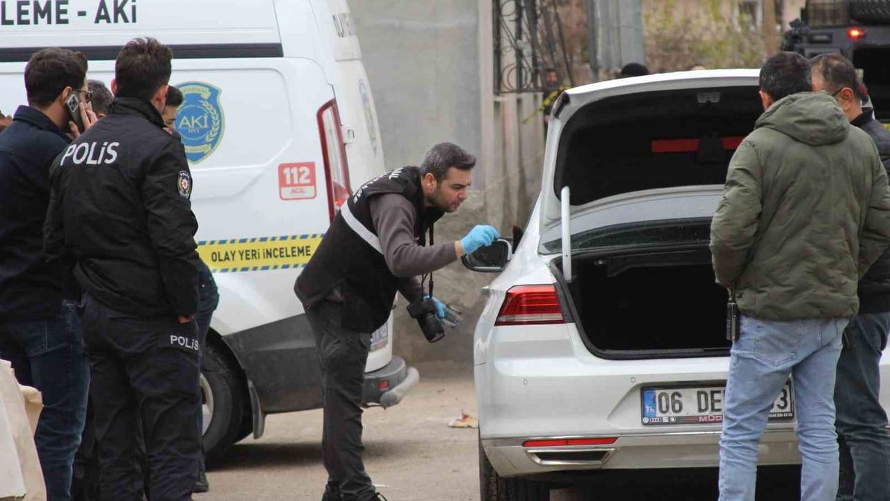 Adana Gülbahçesi'nde taşlı, sopalı ve silahlı kavga: 1 ölü, 5 yaralı