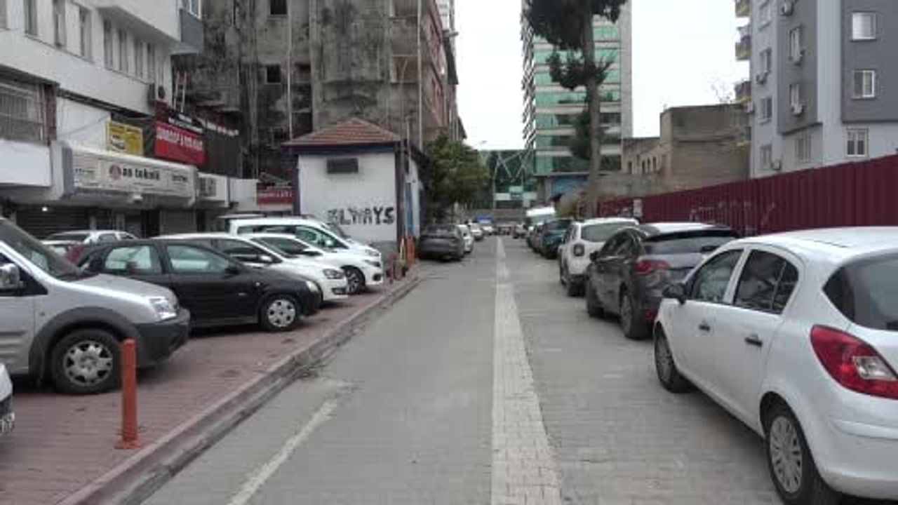 Adana Seyhan'da 19 yaşındaki genç sokakta bıçaklanarak hayatını kaybetti