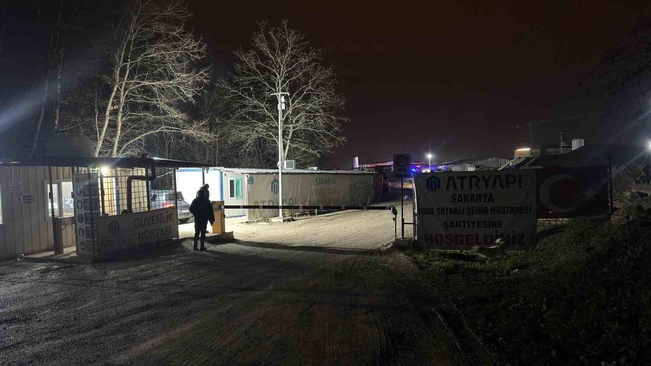 Adapazarı'da şehir hastanesi şantiyesinde ikinci yangın: 5 işçi yaralandı