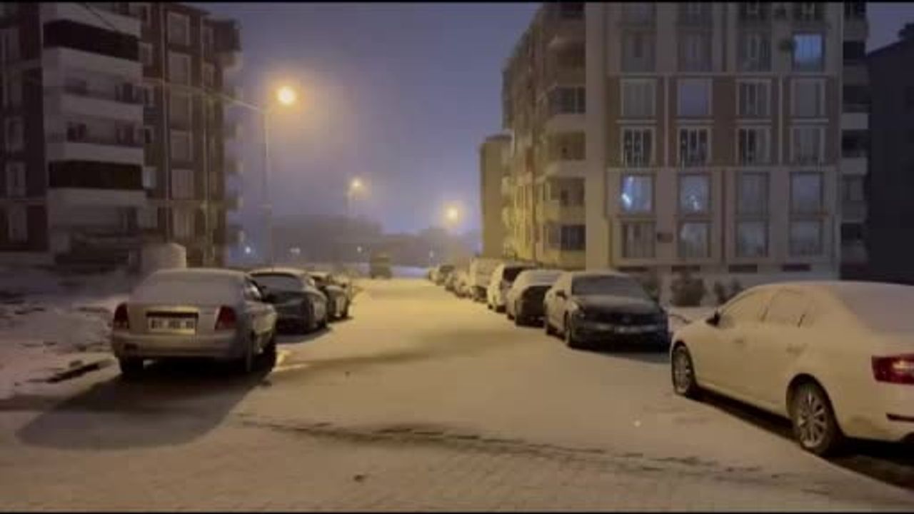 Adıyaman Besni'de Kar Yağışı Etkisini Artırdı