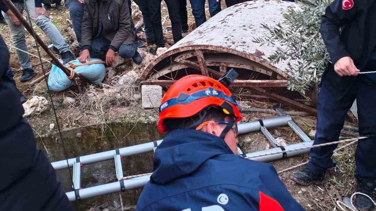 Adıyaman'da 10 metre derinlikteki kuyuya düşen genç kurtarıldı