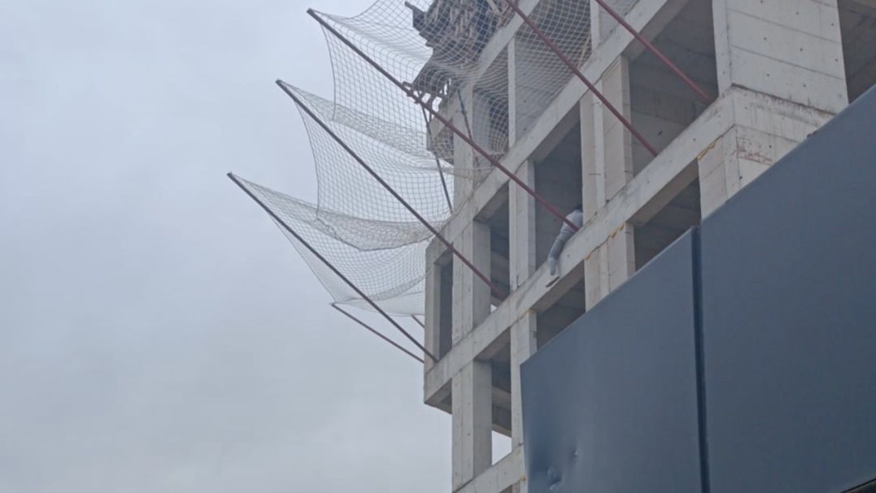 Adıyaman'da 4. kata çıkan kişinin atlama girişimi ikna ile sonlandırıldı