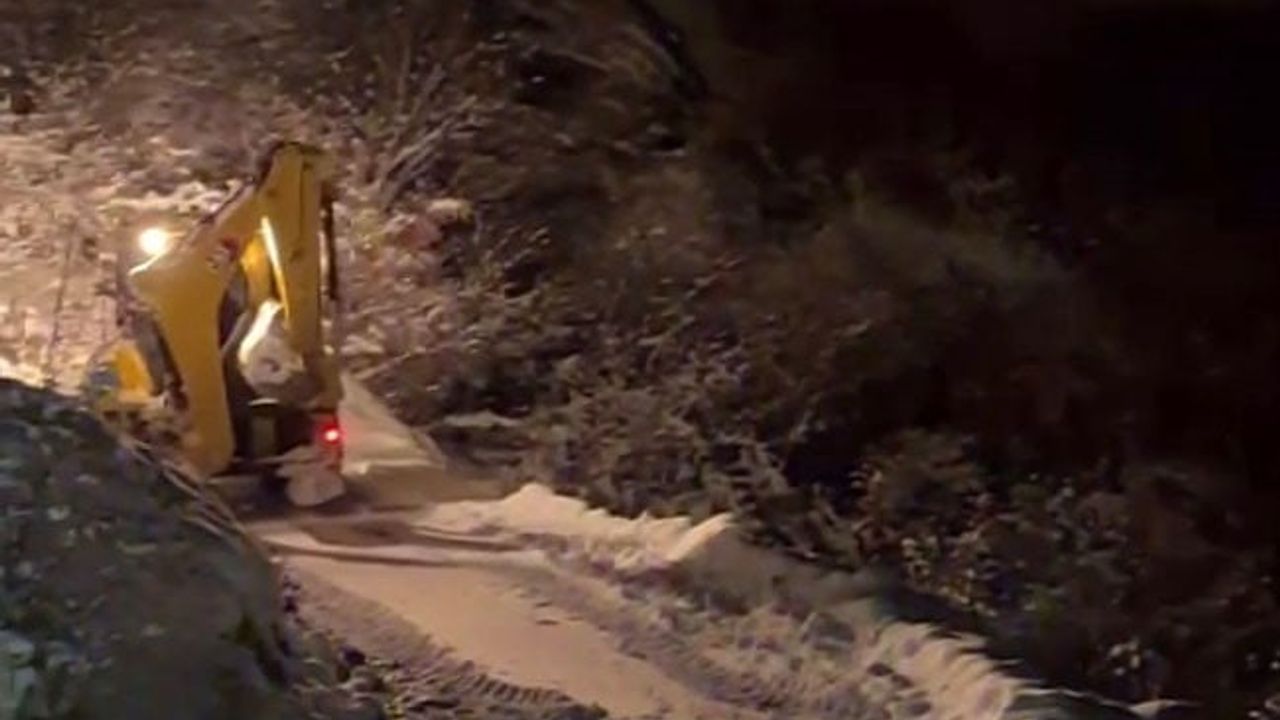 Adıyaman'da ekiplerin karla zorlu mücadelesi: Hastalara ulaşma çalışmaları