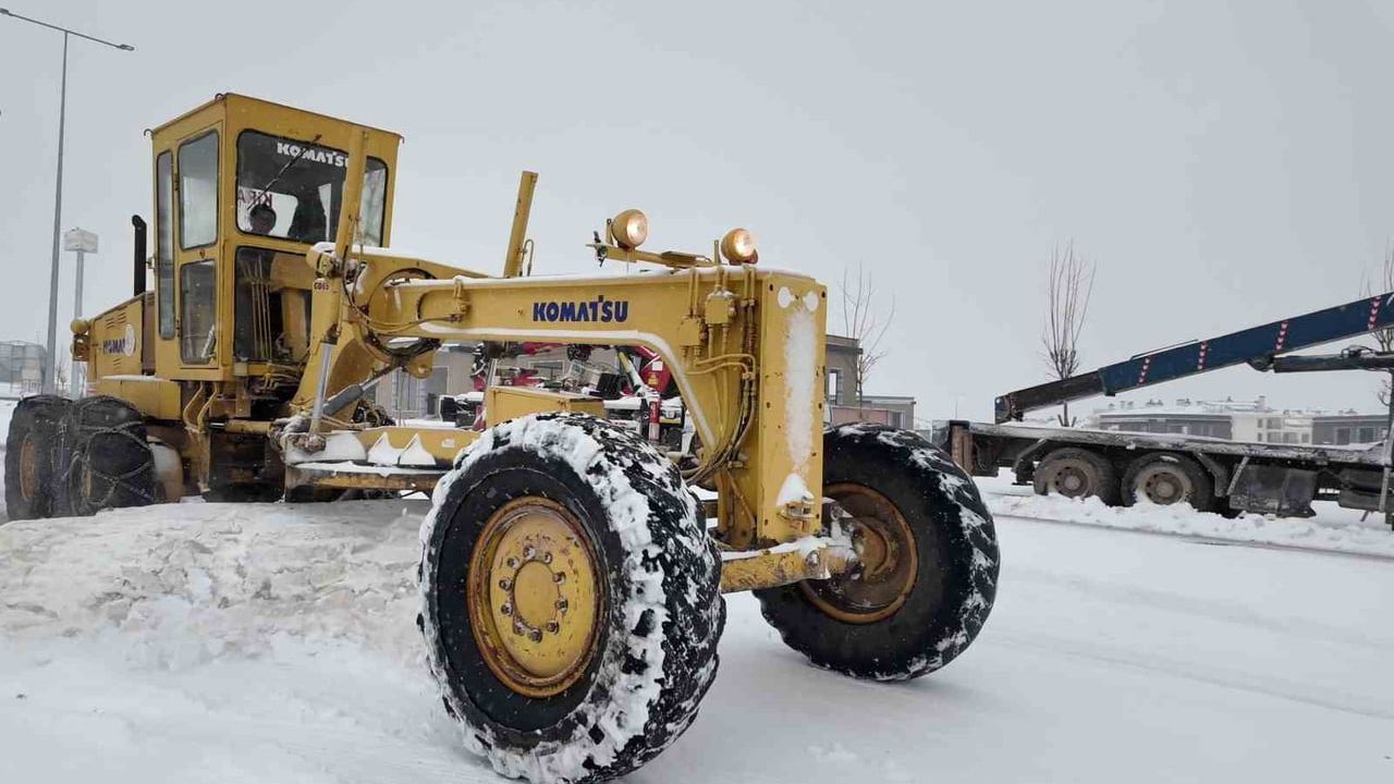 Adıyaman’da karla mücadele 7/24 sürüyor