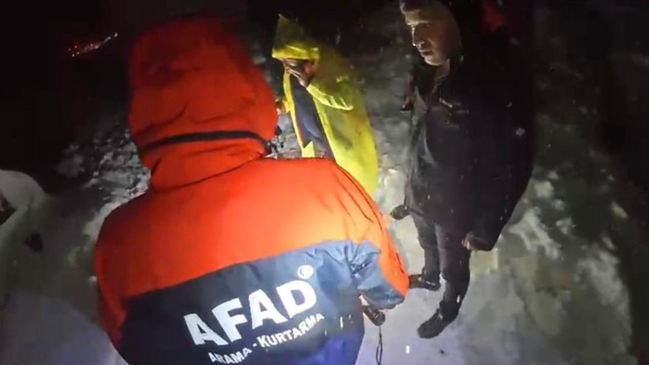 Adıyaman Gökçay'da ahır çöktü: 3 büyükbaş telef oldu