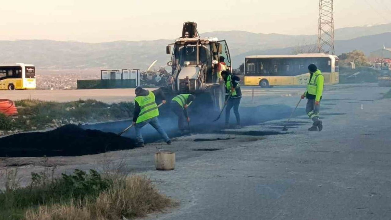 ADÜ Sağlık Kampüsü'nde sıcak asfalt yama çalışmasıyla ulaşım iyileştirildi