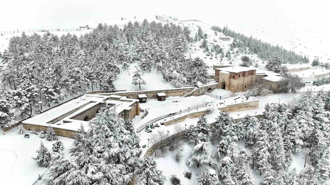 Afşinli Maratoncu Ali Ayar Torununu Kızağıyla Çekip Karda Antrenman Yapıyor