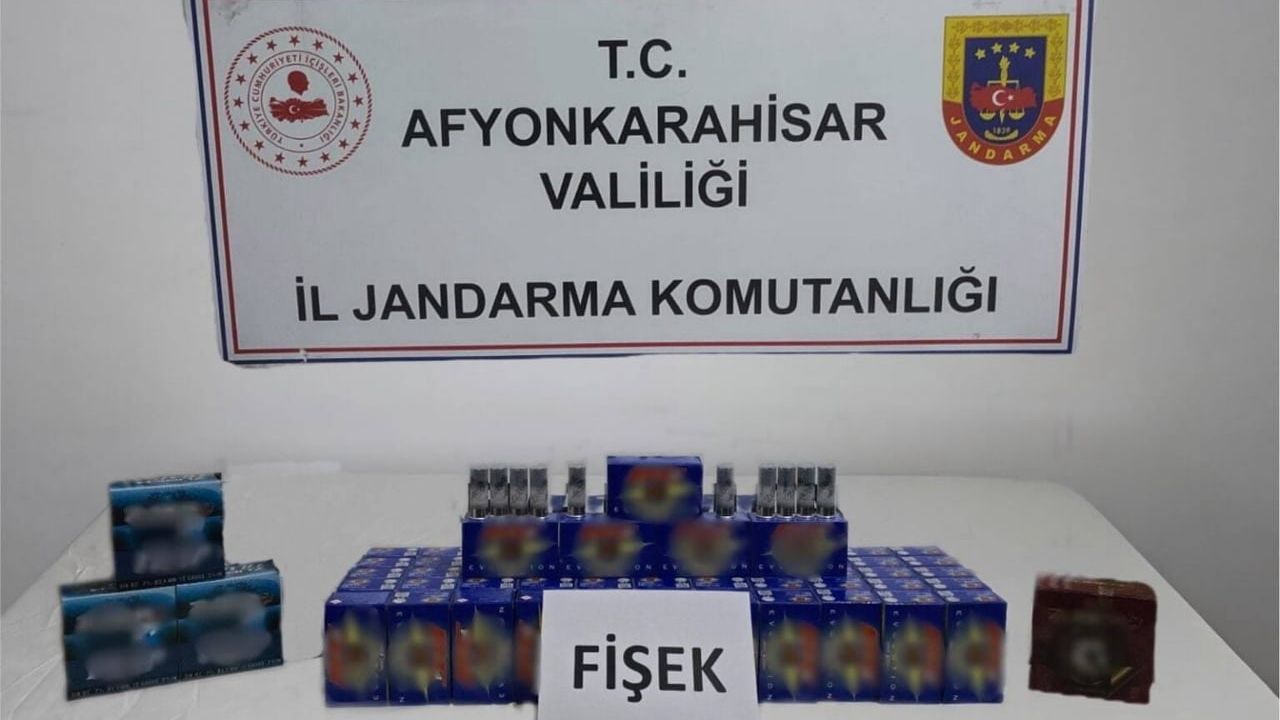 Afyonkarahisar Bolvadin'de Jandarma 700 Adet Faturasız Av Tüfeği Mermisi Ele Geçirdi