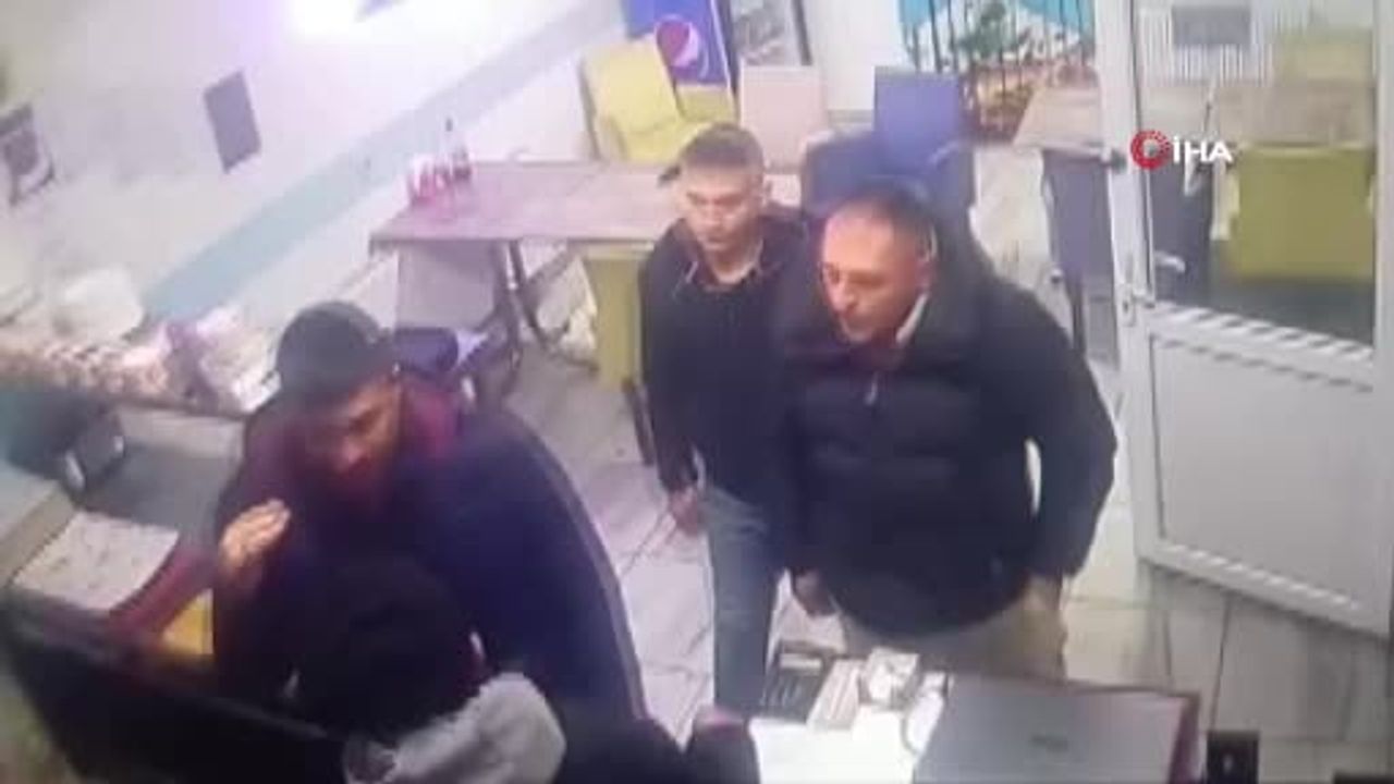 Afyonkarahisar'da dükkan sahibine öldüresiye darp; anlar güvenlik kamerasında