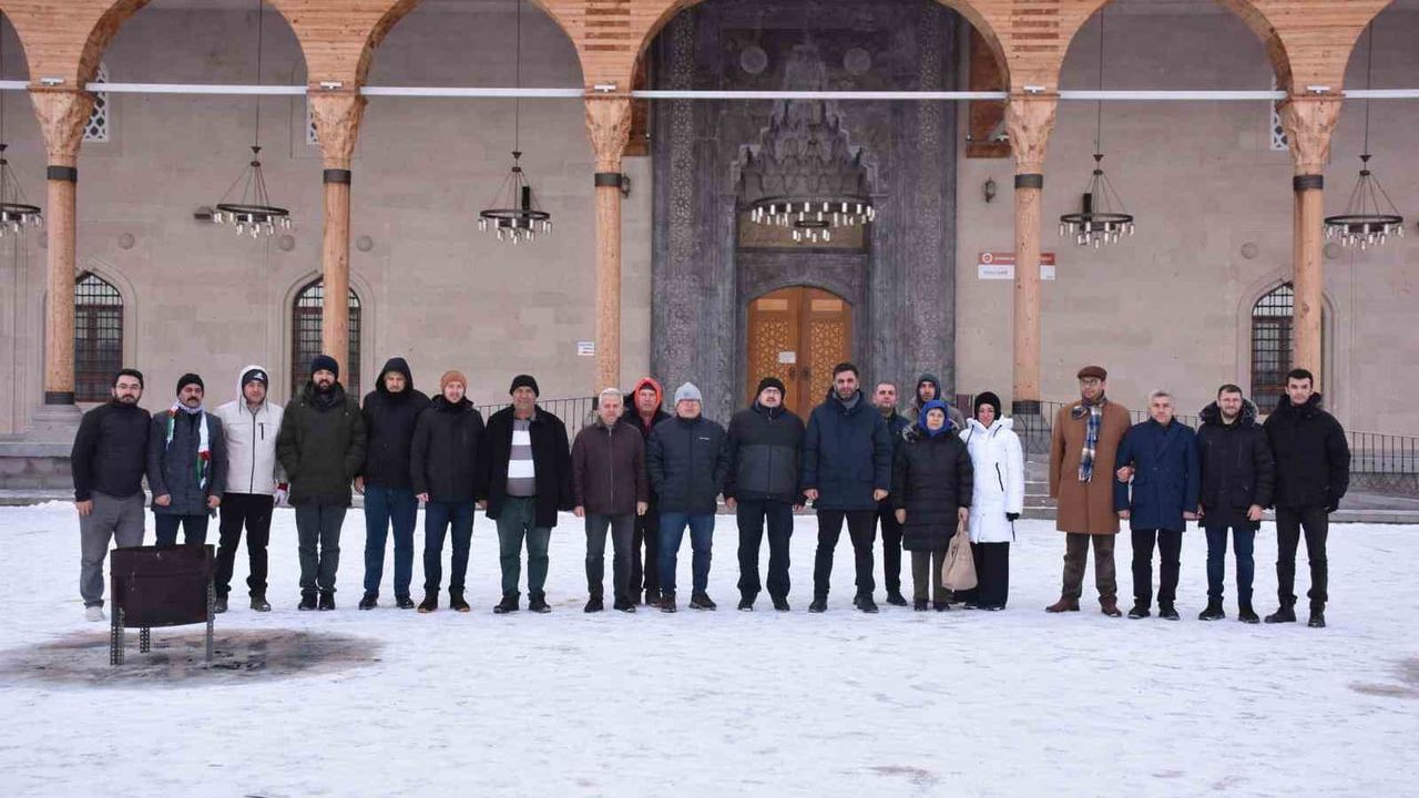 Afyonkarahisar’da Gençler Sabah Namazında Bir Araya Geldi