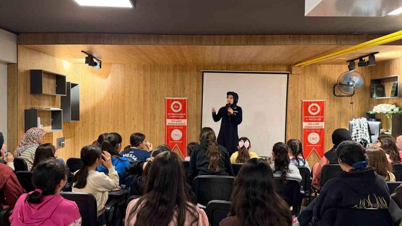 Afyonkarahisar'da Gençliğe Değer Ara Dönem Kampı sona erdi