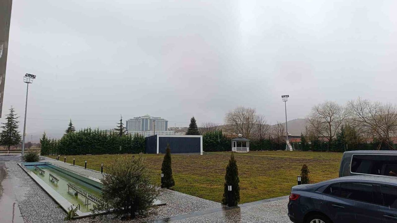 Afyonkarahisar'da kar yağışı başladı — Meteoroloji uyarısı