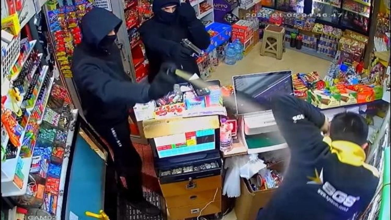 Afyonkarahisar'da market sahibini etkisiz hale getirip 9 bin 500 TL gasp eden 2 kişi tutuklandı