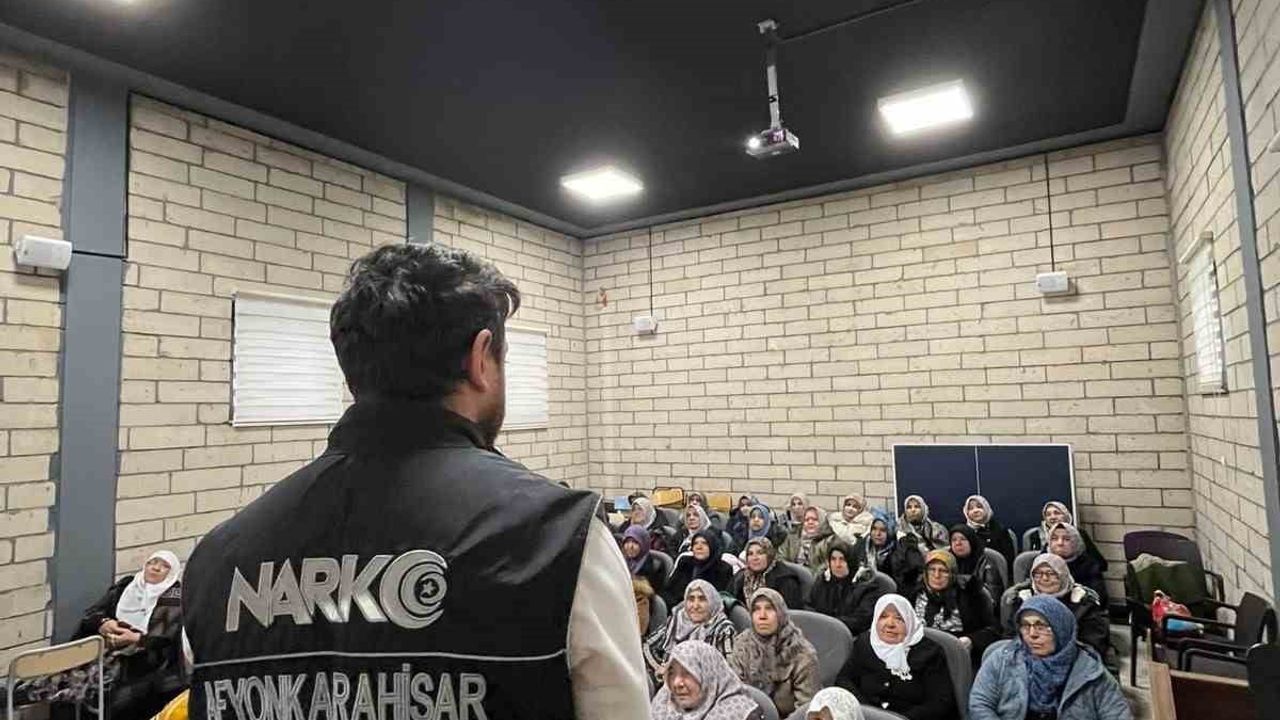 Afyonkarahisar’da muhtarlar ve annelere narko-rehber eğitimi